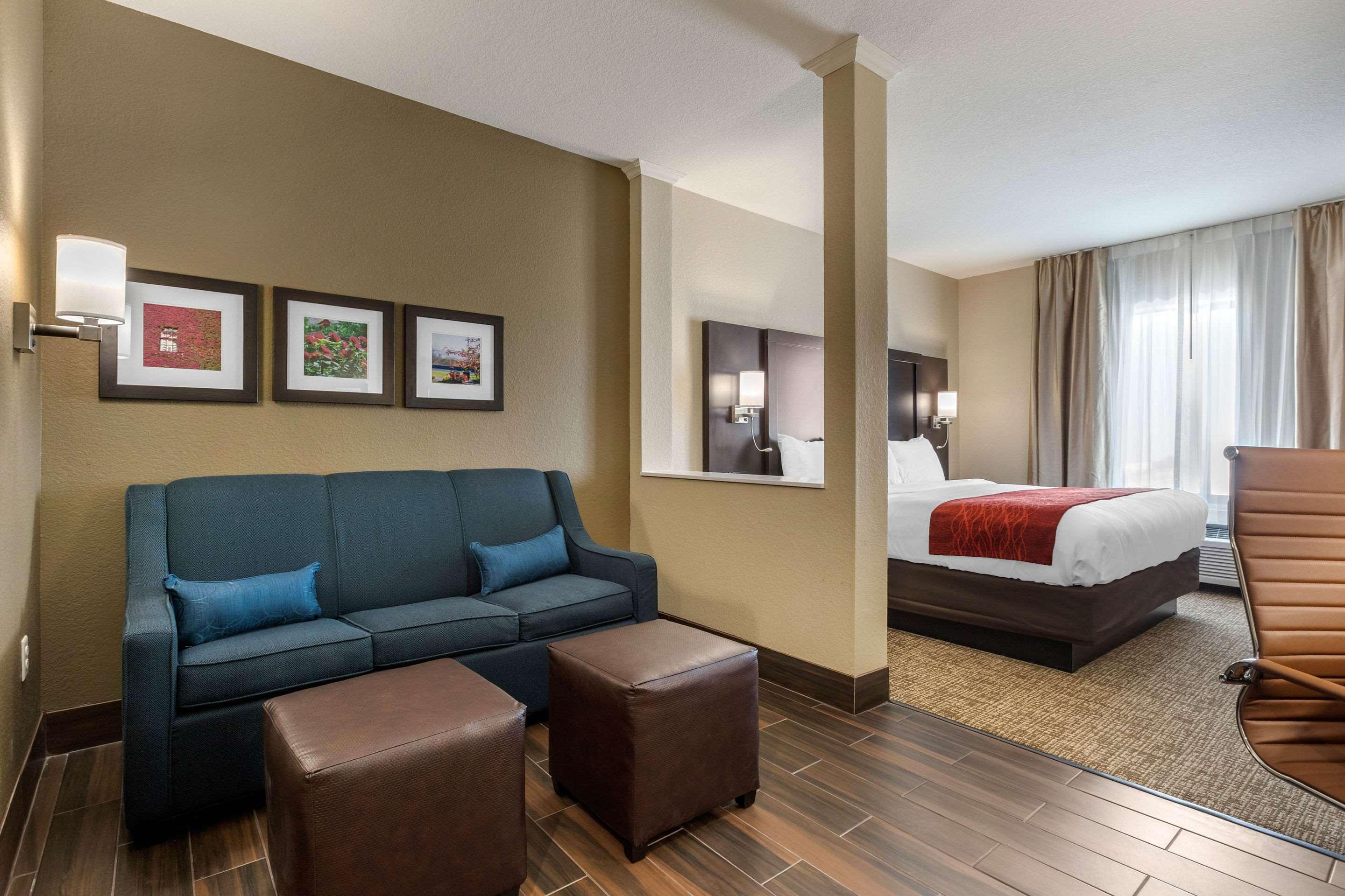 Comfort Inn & Suites Cedar Rapids Cid Eastern Iowa Airport Exterior photo
