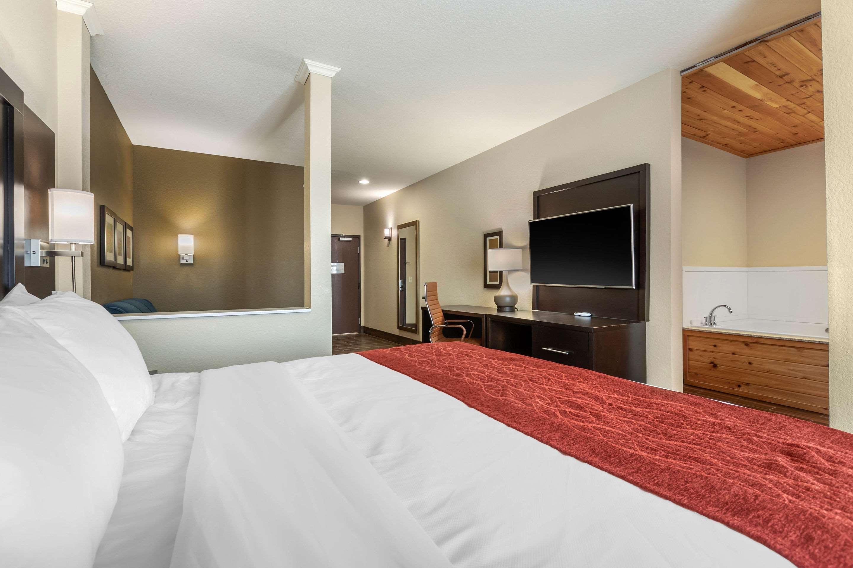 Comfort Inn & Suites Cedar Rapids Cid Eastern Iowa Airport Exterior photo